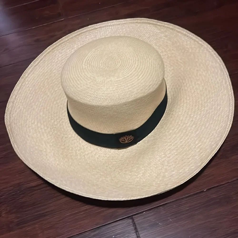 Guadalupe Hat - Light Beige Size Medium BRAND NEW Hat - Black Brim with Bow 🩷
